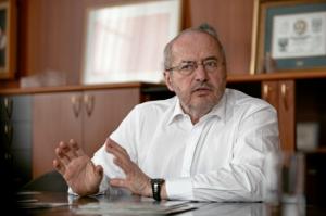 Rais v kanceláři48950  